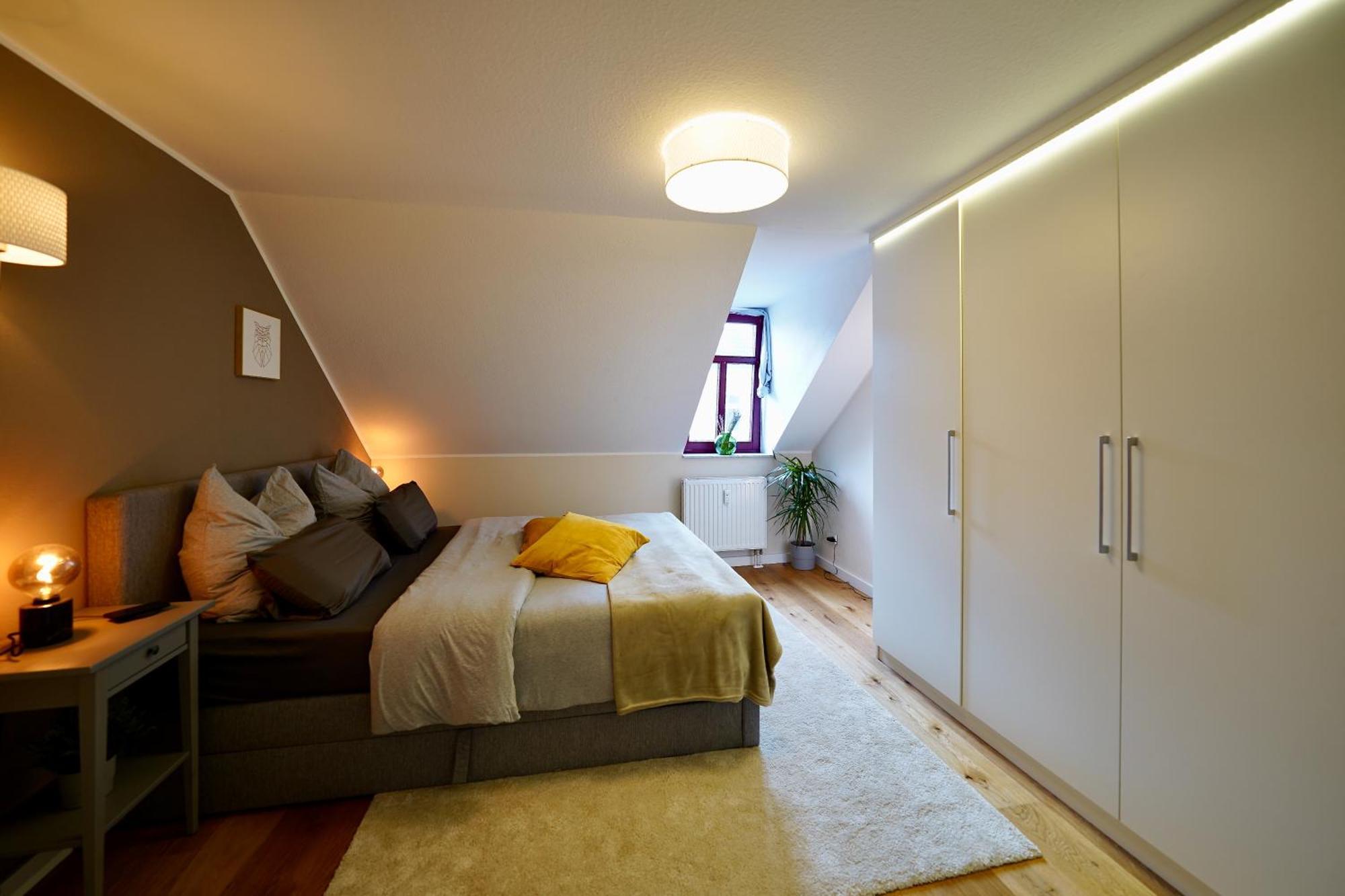 Edler Wohnraum Noble Stadtoase Mit Boxspringbett, Kaffeevollautomat & Parkplatz Zwickau Buitenkant foto